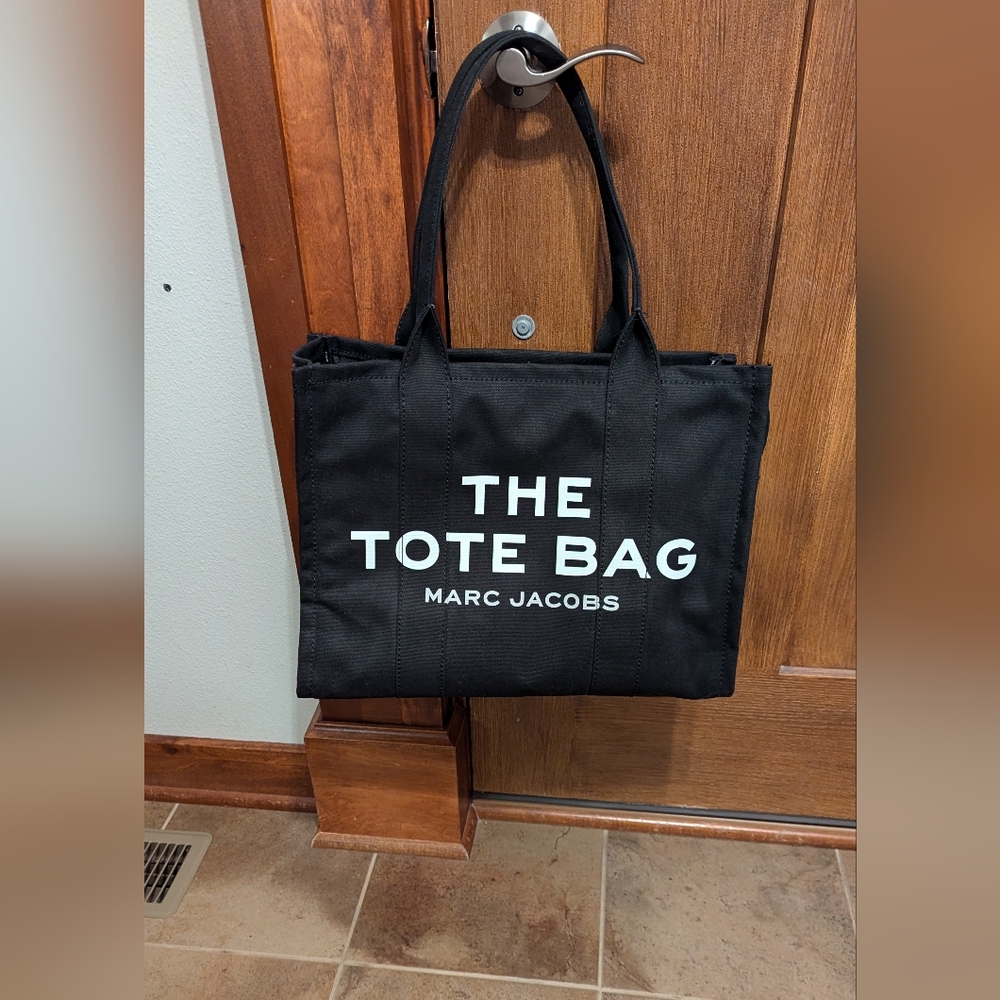 Marc Jacobs The Tote Bag